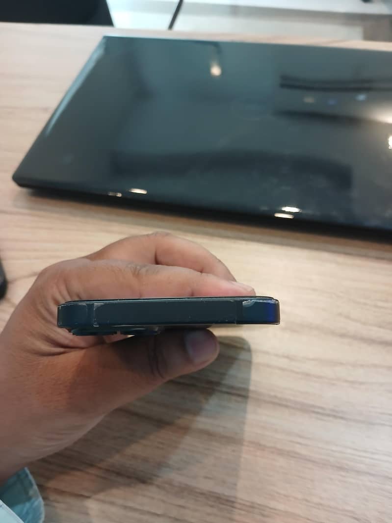 Apple iPhone 13 3