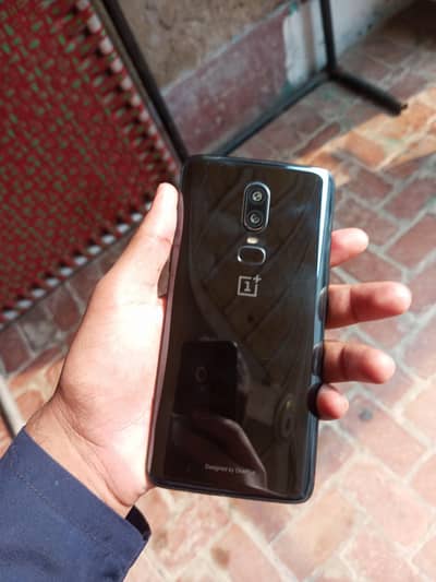 OnePlus 6.8Gb/128Gb.  Snapdragon 845.  Best Cameras