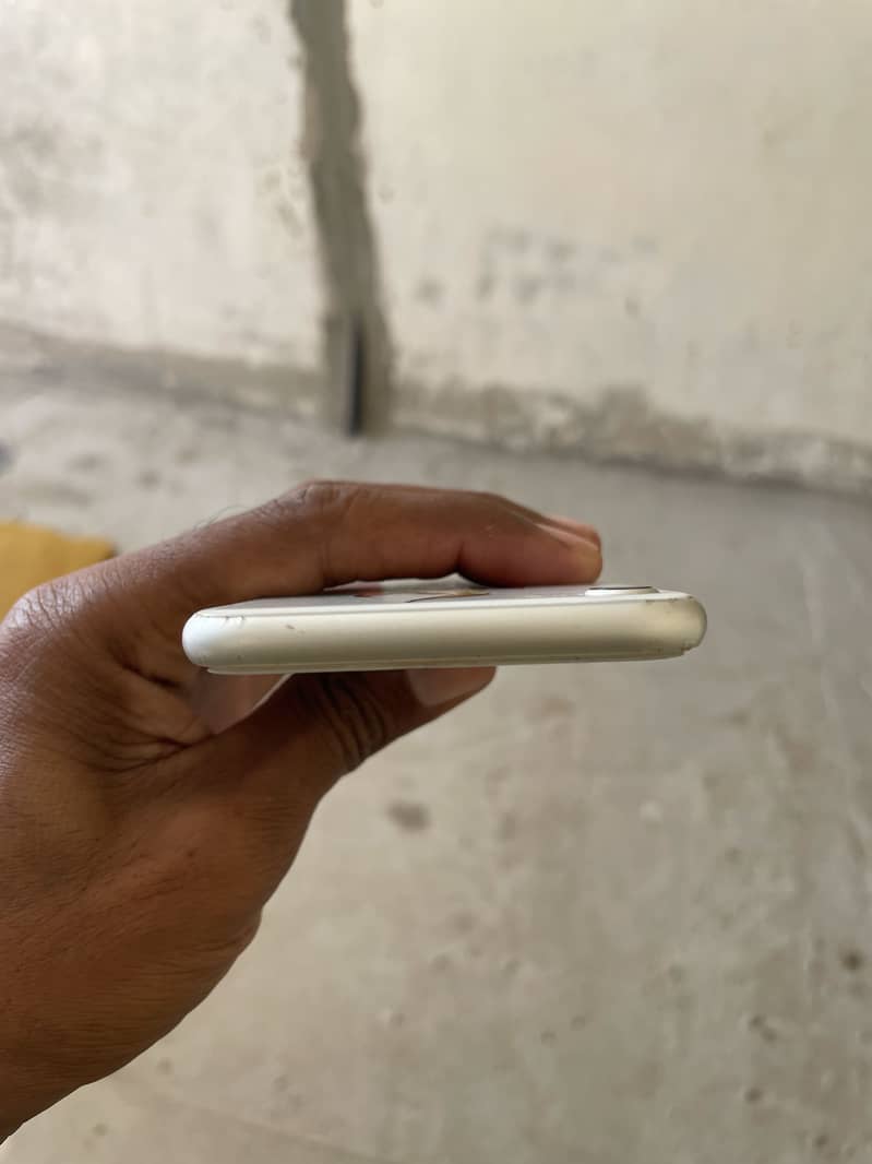 Apple iPhone 8 1