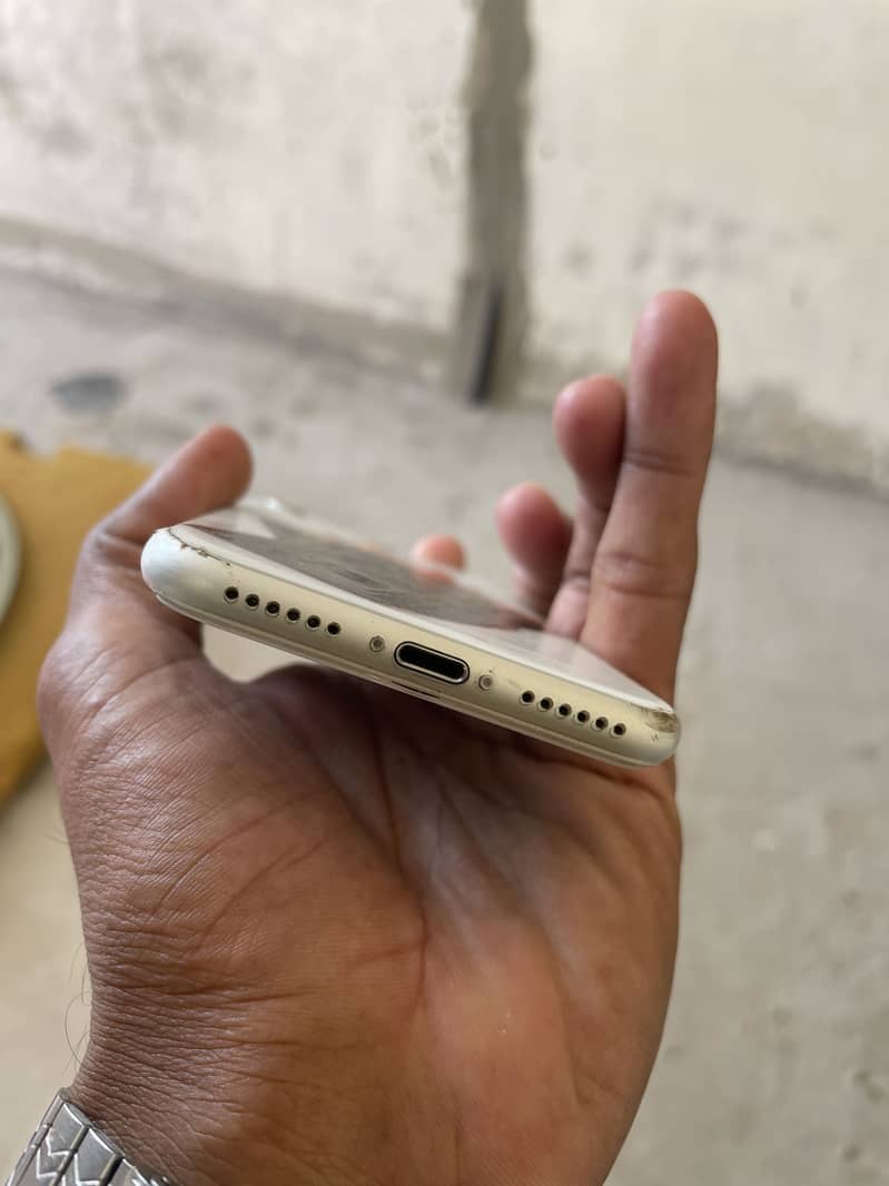 Apple iPhone 8 3