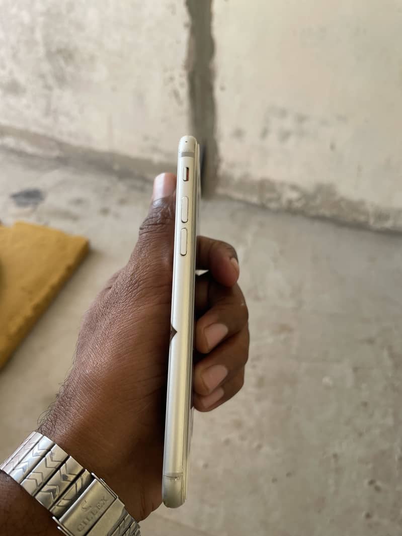 Apple iPhone 8 4