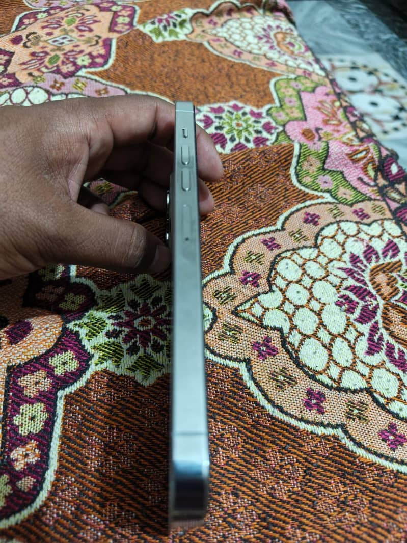 Apple iPhone 13 Pro Max 4
