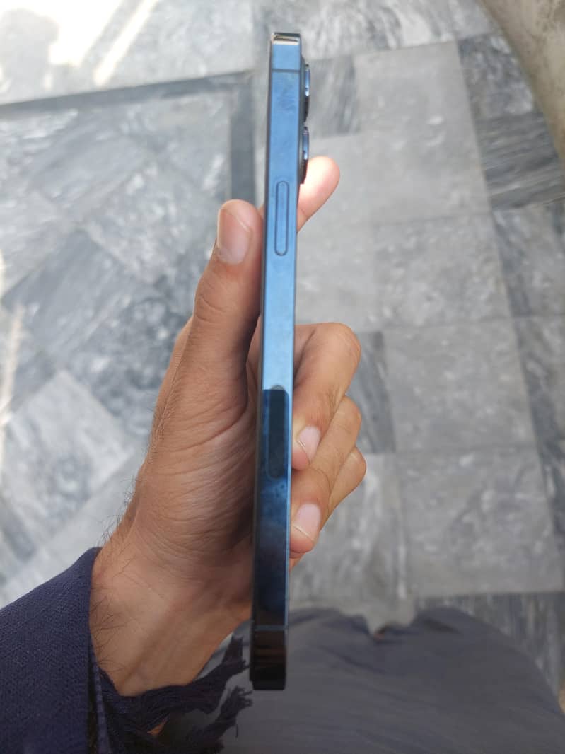 Apple iPhone 12 Pro Max 4