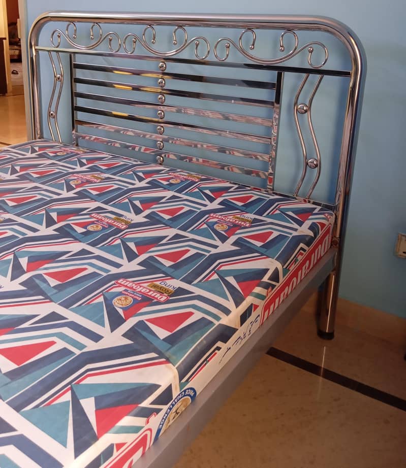 Queen size bed 5×6 0