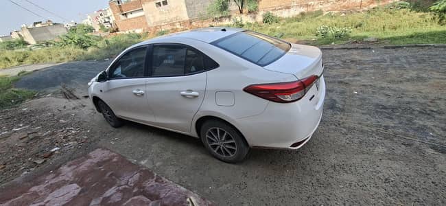 Toyota Yaris MT/ATIV 2021