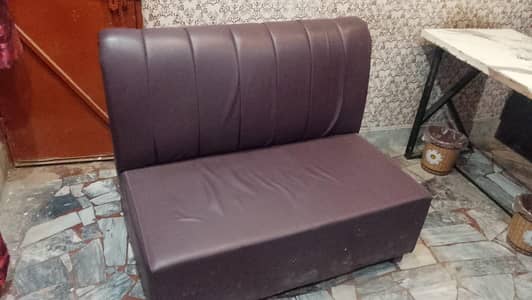4 sofas or 3 table