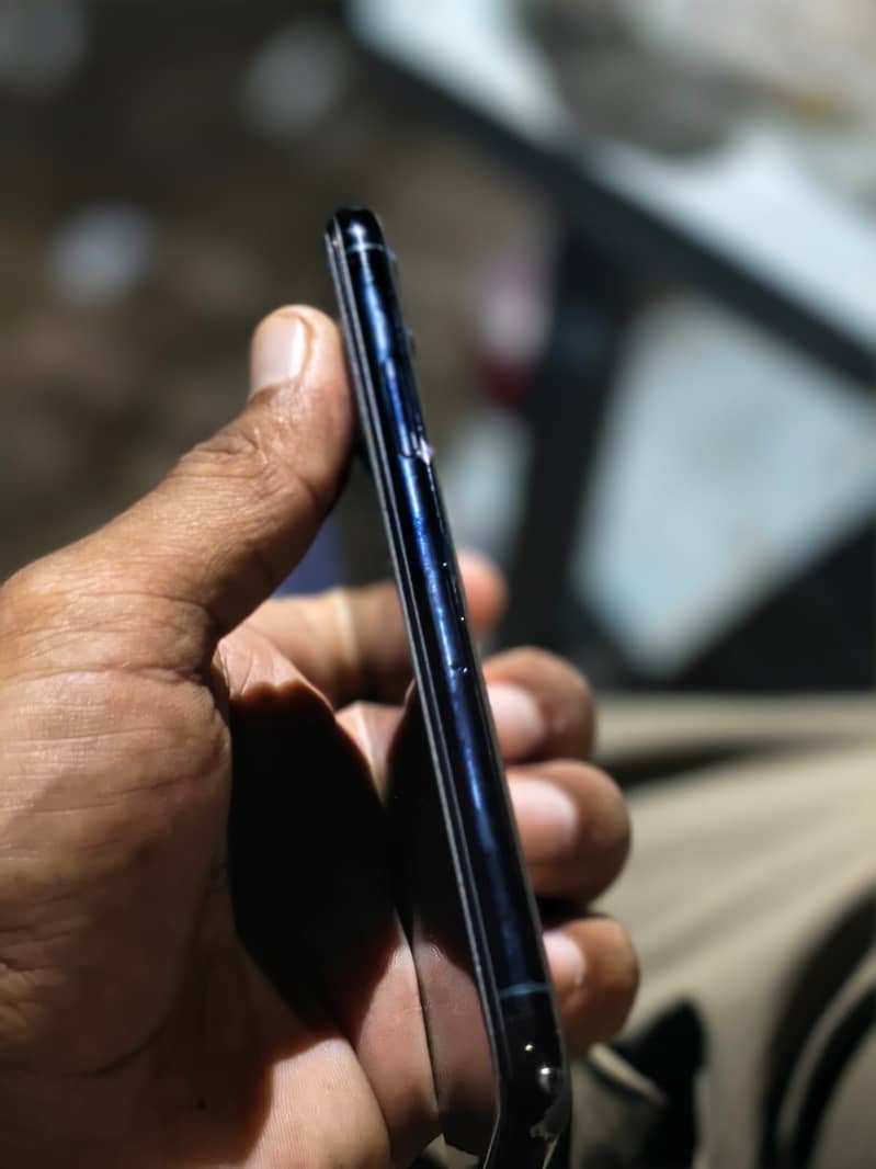 Apple iPhone 11 Pro 4