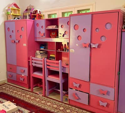 Bunk bed with mattress/drawers for toys