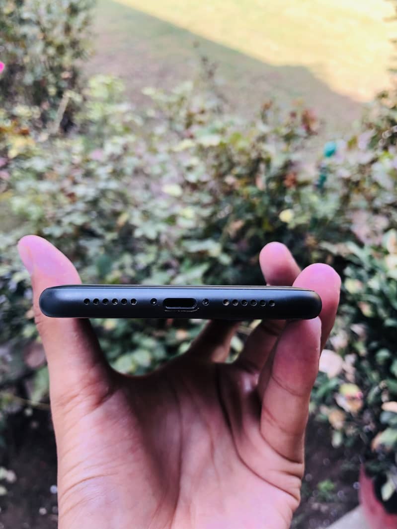 Apple iPhone 11 3