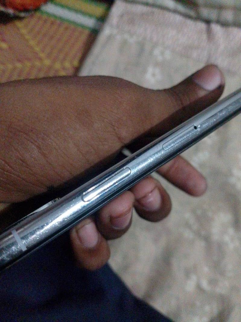 Apple iPhone X 3