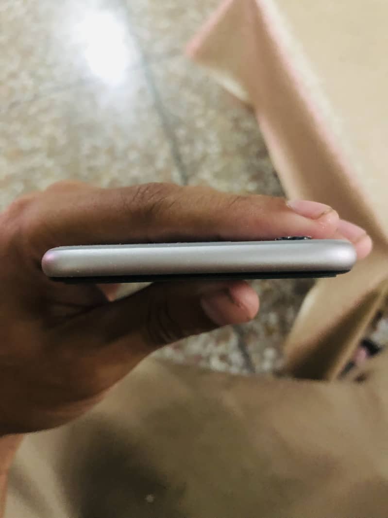 Apple iPhone 6S 4