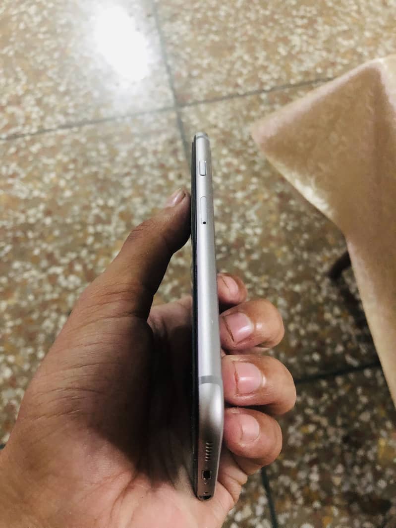 Apple iPhone 6S 5