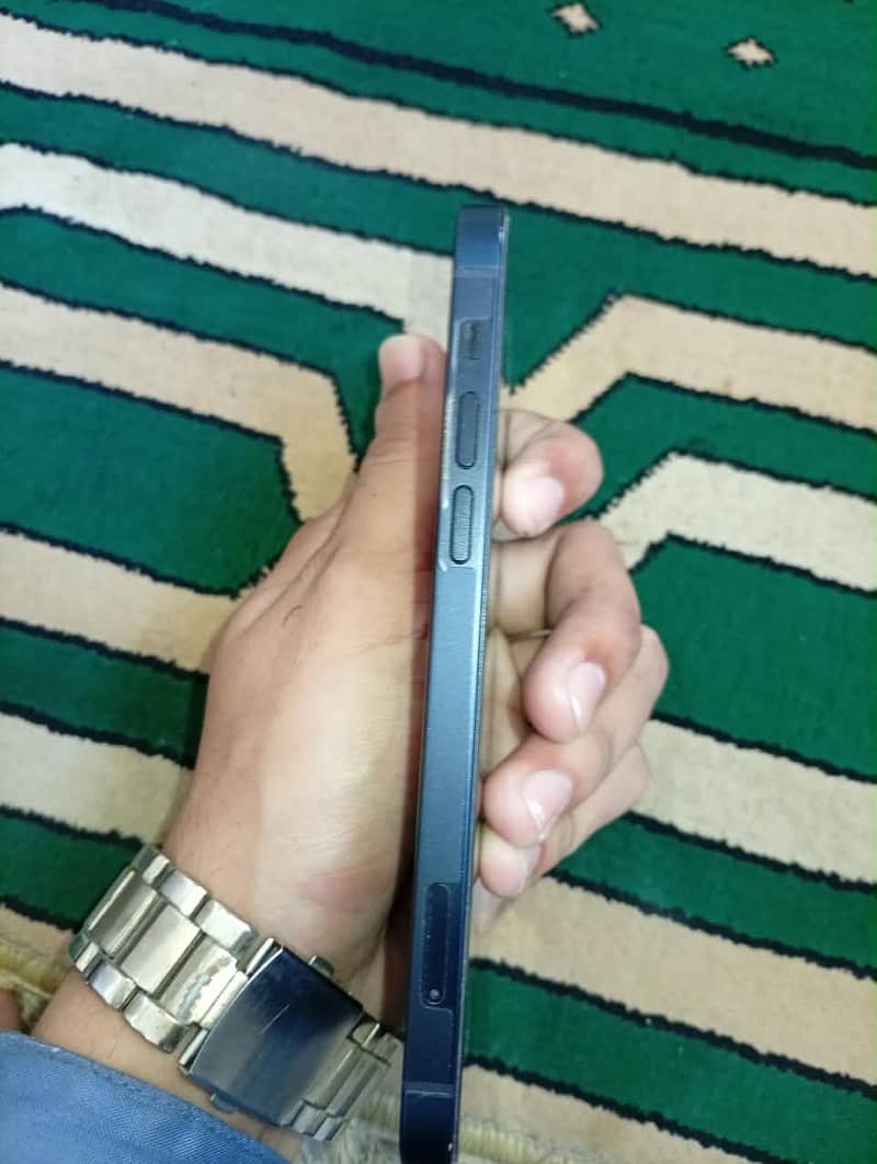 Apple iPhone 12 3