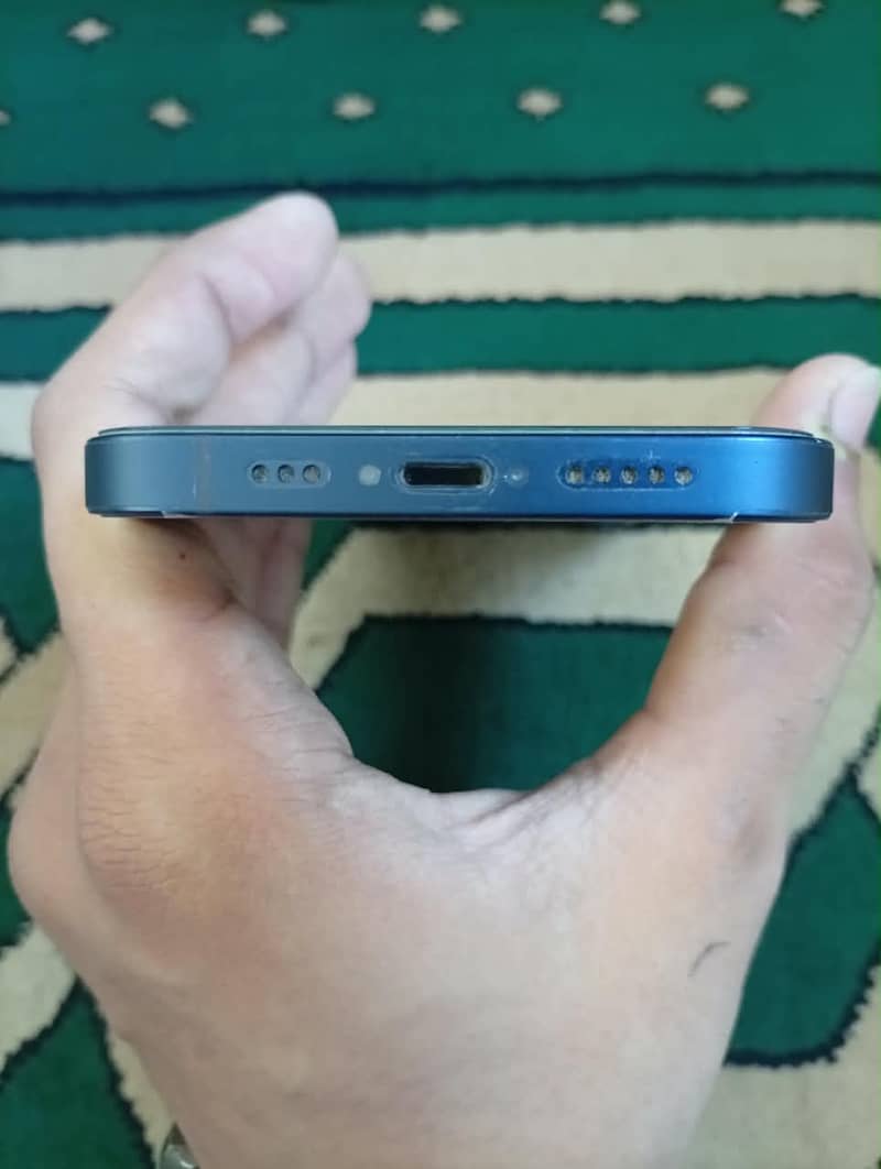 Apple iPhone 12 6