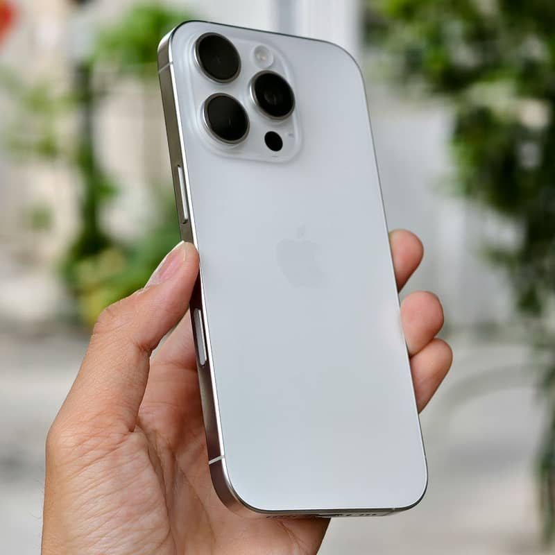 Apple iPhone 15 Pro 0