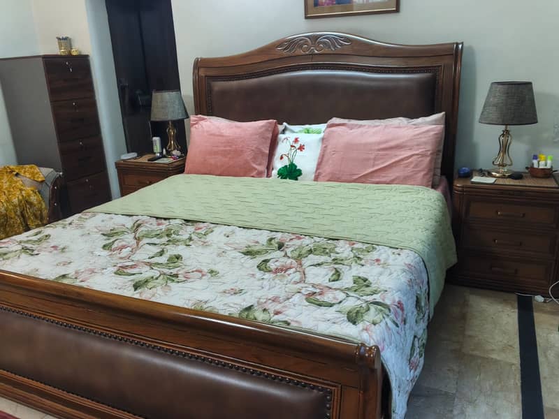 King Size Bed - Double Bed - Good Condition 1