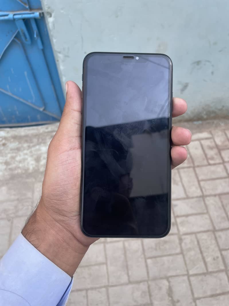 Apple iPhone XS Max 1