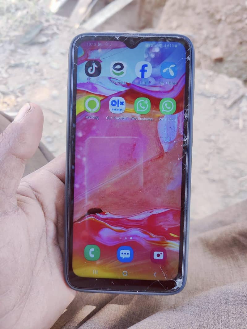 Samsung Mobile A70 0