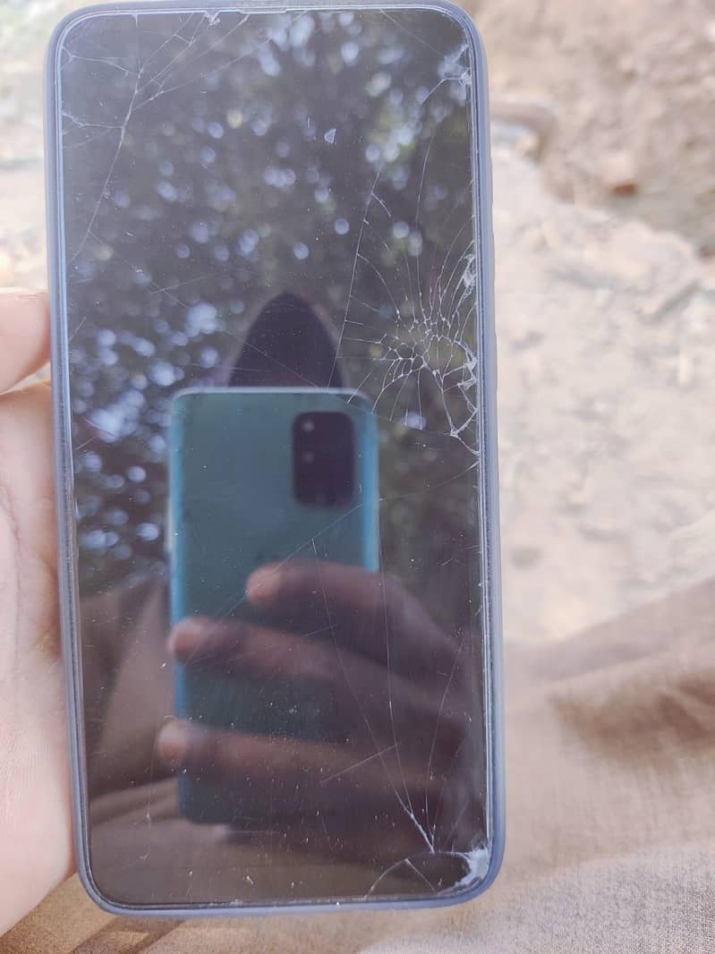 Samsung Mobile A70 1