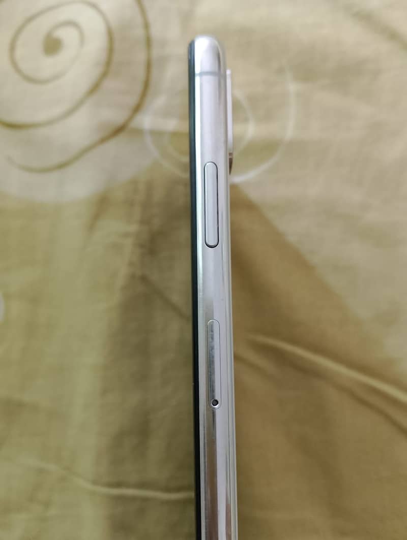Apple iPhone XS 1