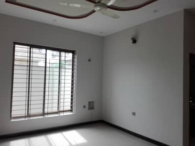 7 Marla House Ideally Situated In Satellite Town - Block B