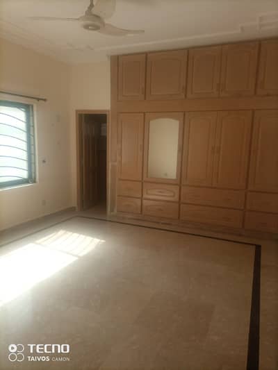 G11 30*60 upper portion for rent