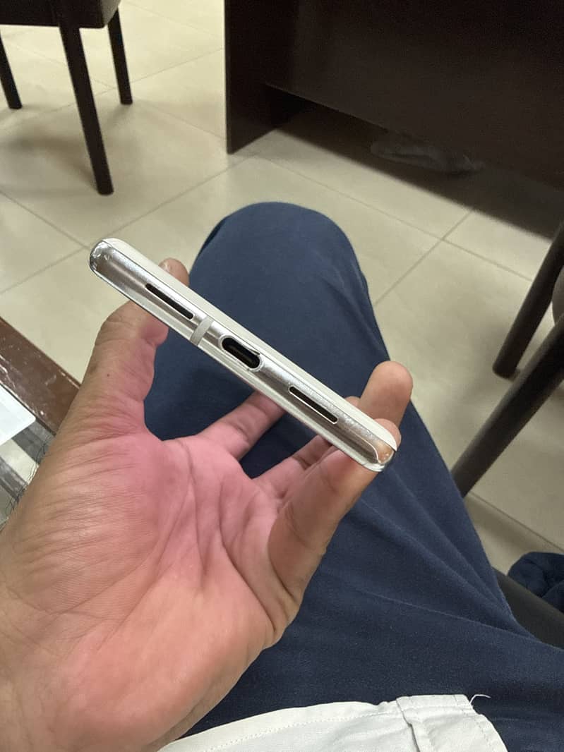Google Pixel 6 Pro panda Edition 3