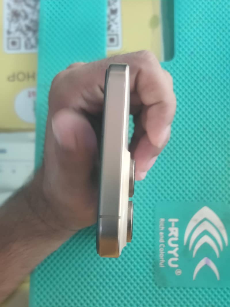 Apple iPhone 16 Pro Max 3