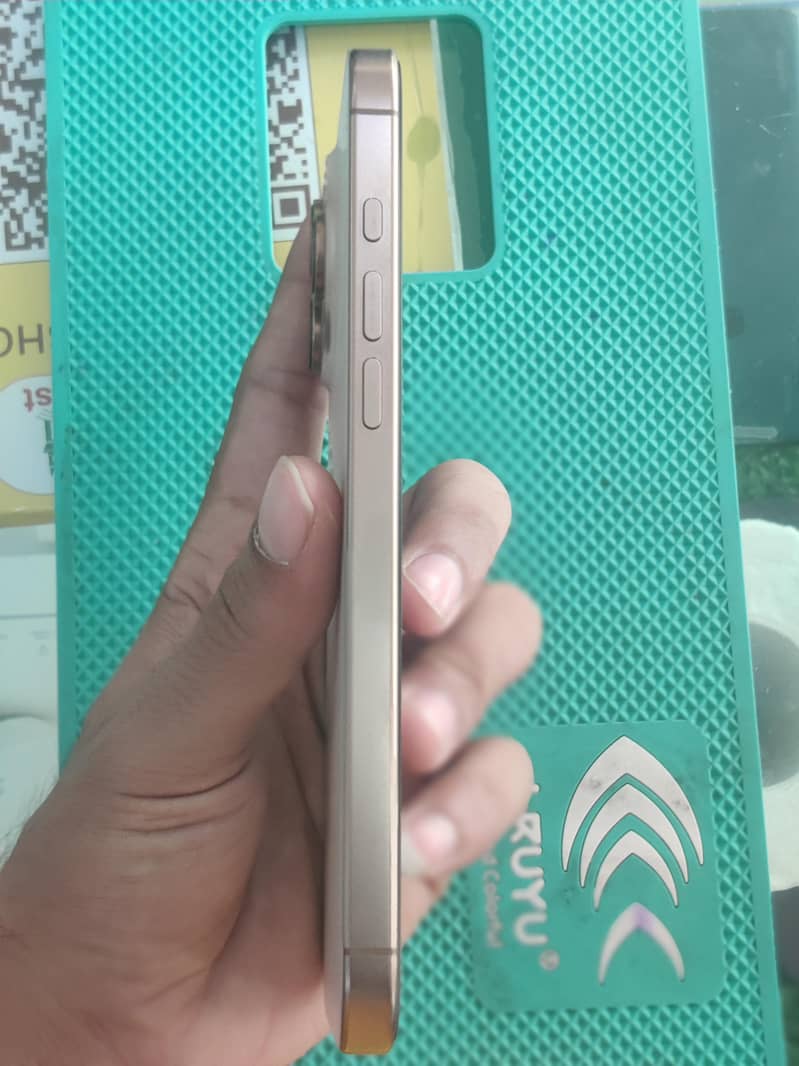 Apple iPhone 16 Pro Max 5