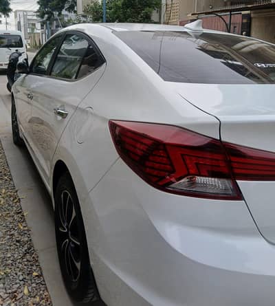 Hyundai Elantra 2024