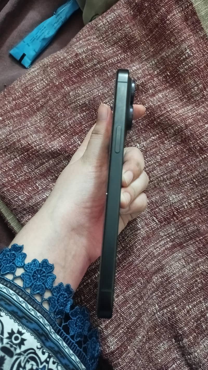 Apple iPhone 15 Pro Max 2