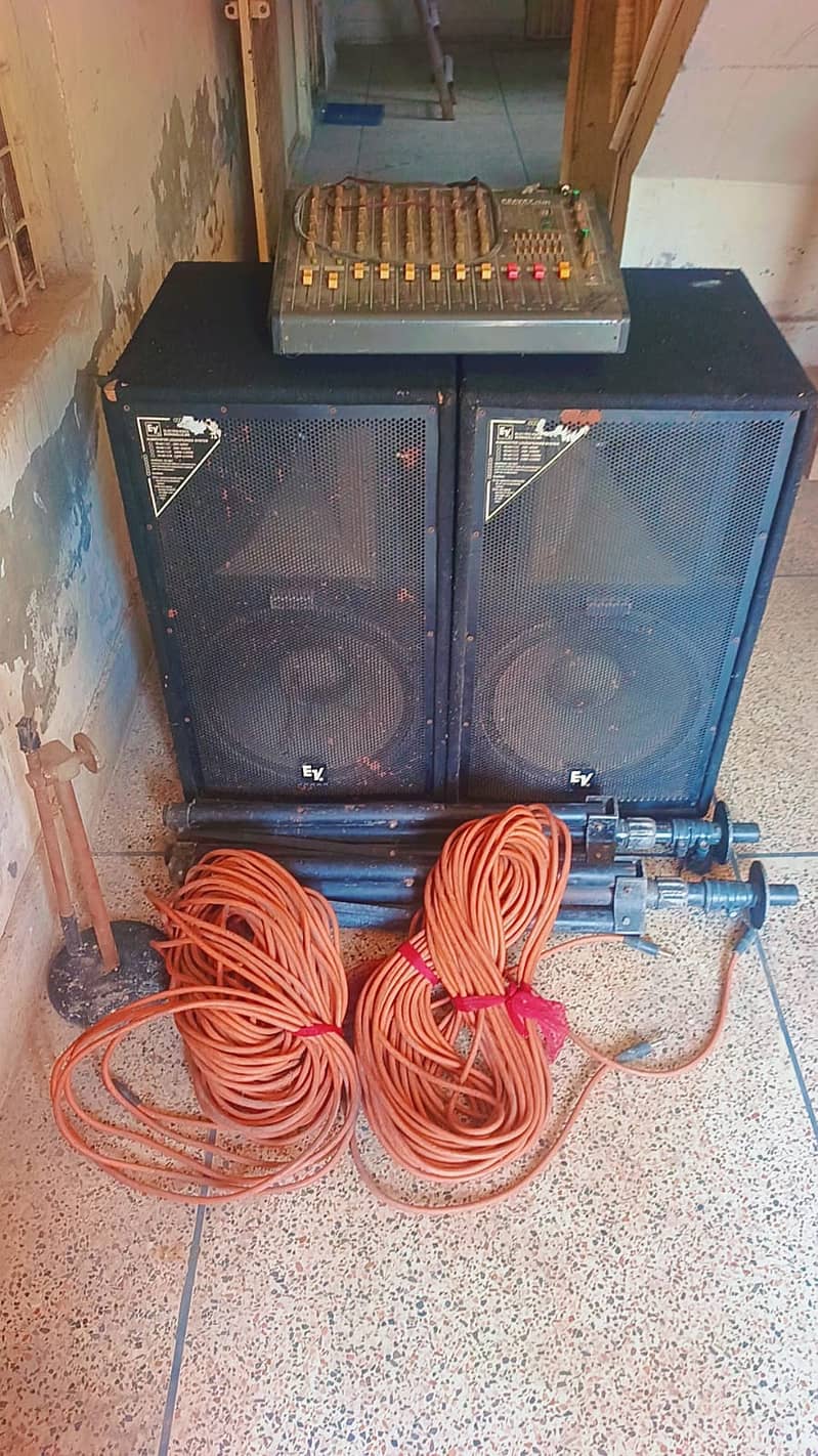 2 speaker /mixxer/Mic stand 1