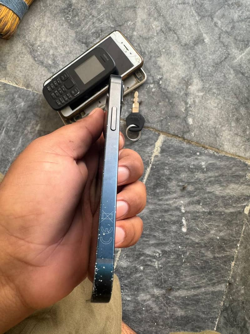 Apple iPhone 13 mini 1