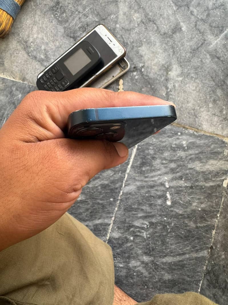Apple iPhone 13 mini 4