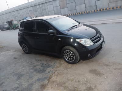Toyota IST 2003