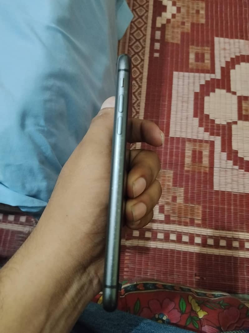 Apple iPhone 11 3