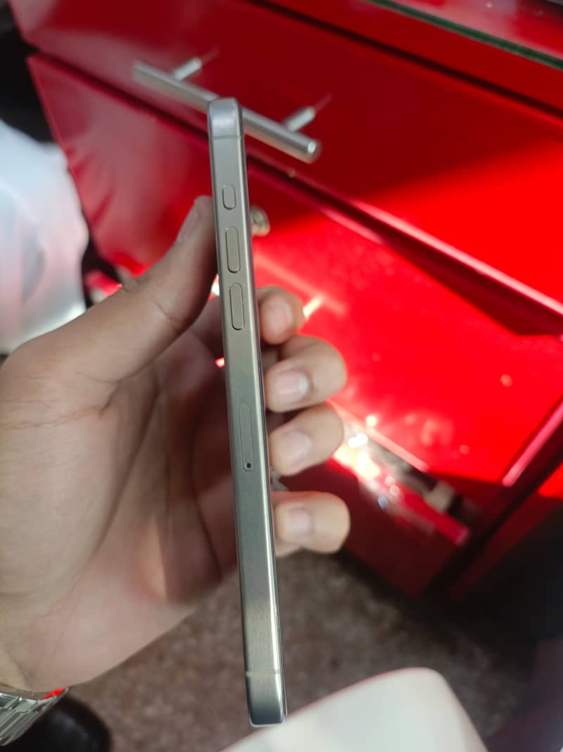 Apple iPhone 15 Pro Max 1