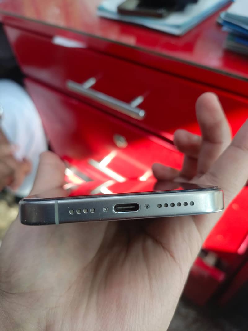 Apple iPhone 15 Pro Max 4