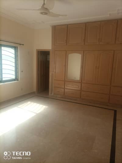 G10 40*80 upper portion for rent good location