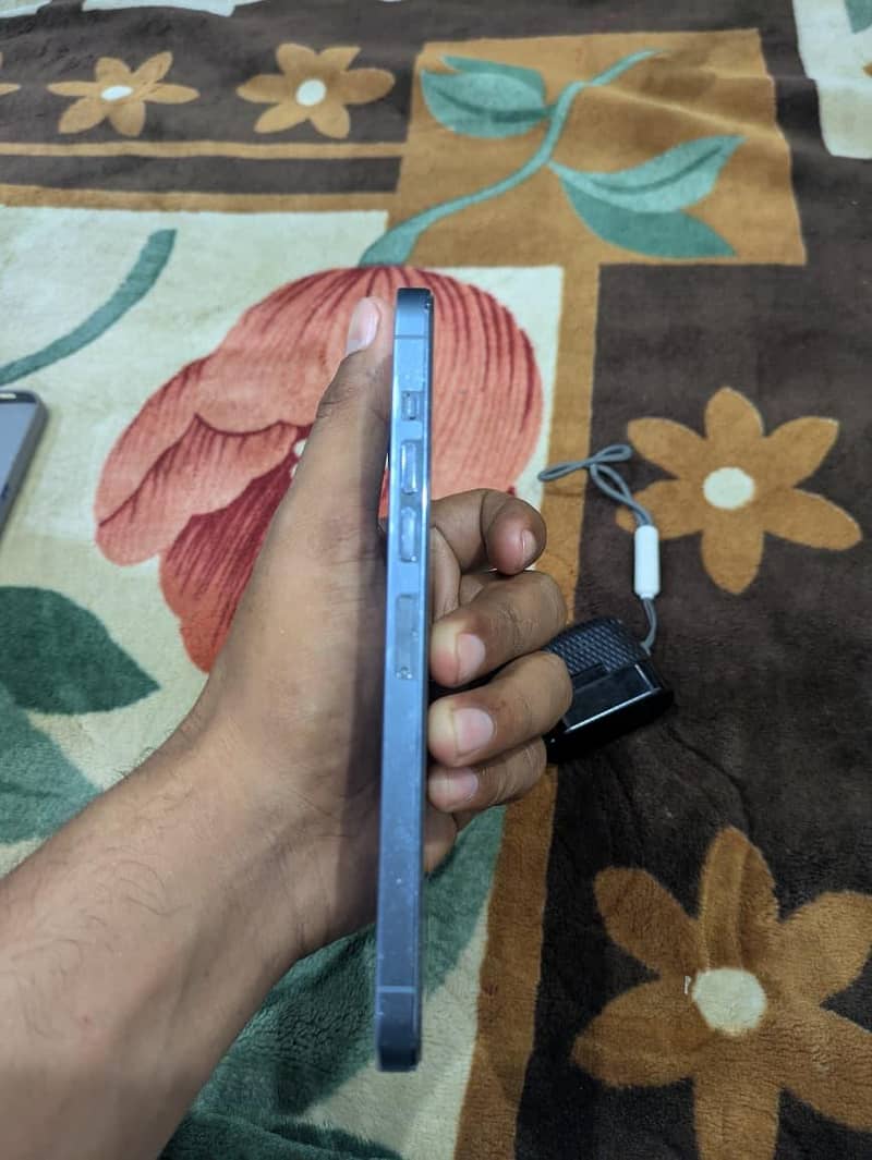 Apple iPhone 13 Pro Max 1