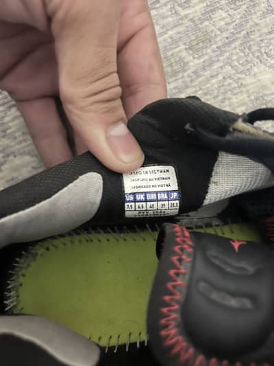 Muzino brand shoes