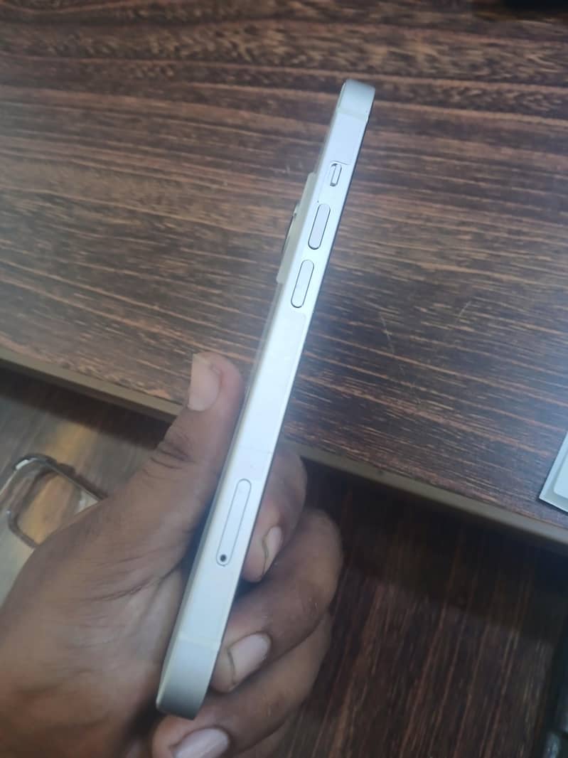Apple iPhone 13 1