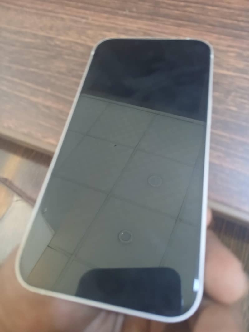 Apple iPhone 13 2