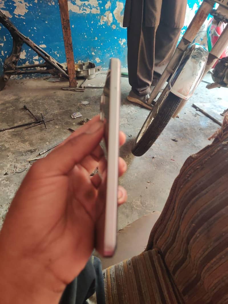 Tecno Spark Go 2 3