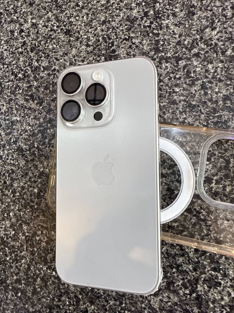 Apple iPhone 16 Pro 0