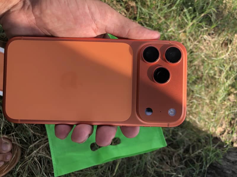 Apple iPhone 17 Pro Max 1