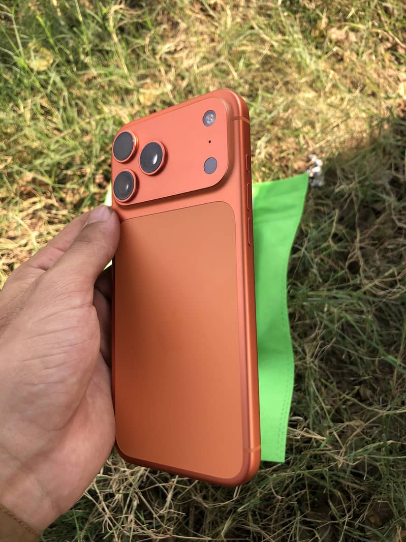 Apple iPhone 17 Pro Max 4