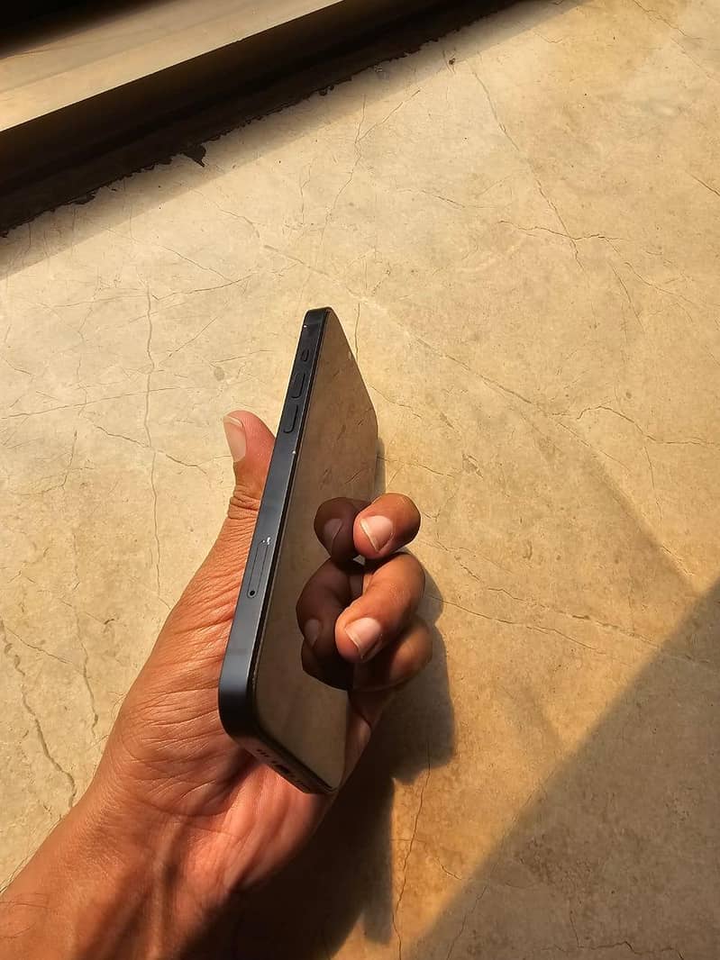 Apple iPhone 14 4