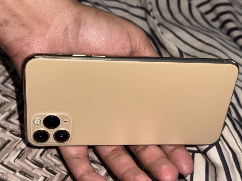 Apple iPhone 11 Pro Max 4
