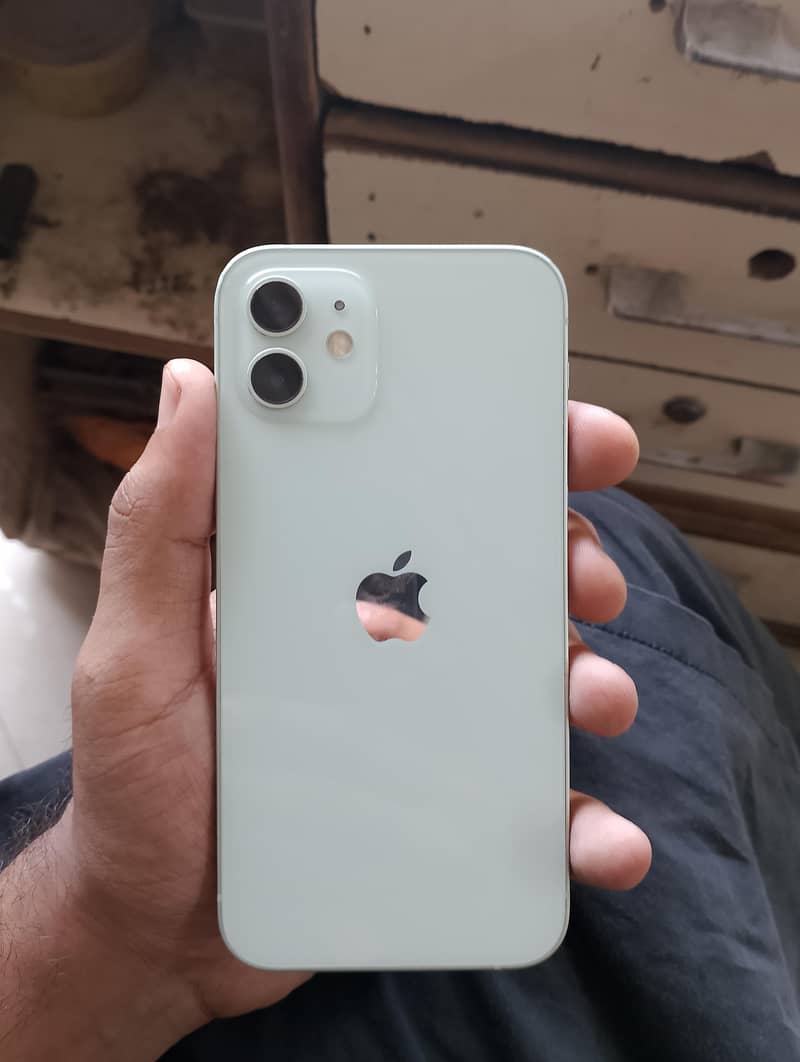Apple iPhone 12 4